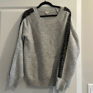 Gray sweater with leopard sleeve